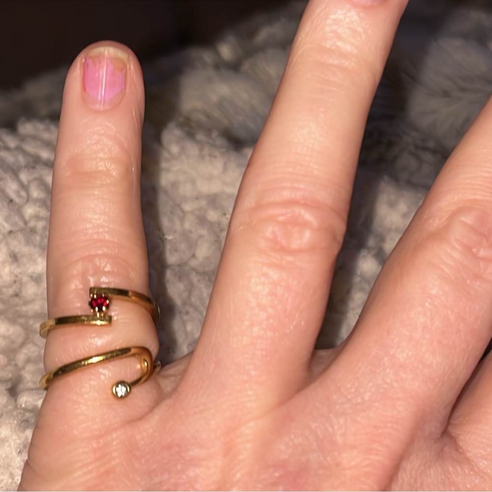 ❤️5 for $15 Elegant Gold and Red Gemstone Wrap Ring